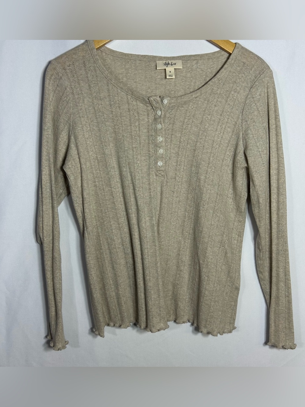 Style & Co. Beige Cream Ribbed Henley Long-Sleeve shirt lettuce hem Medium